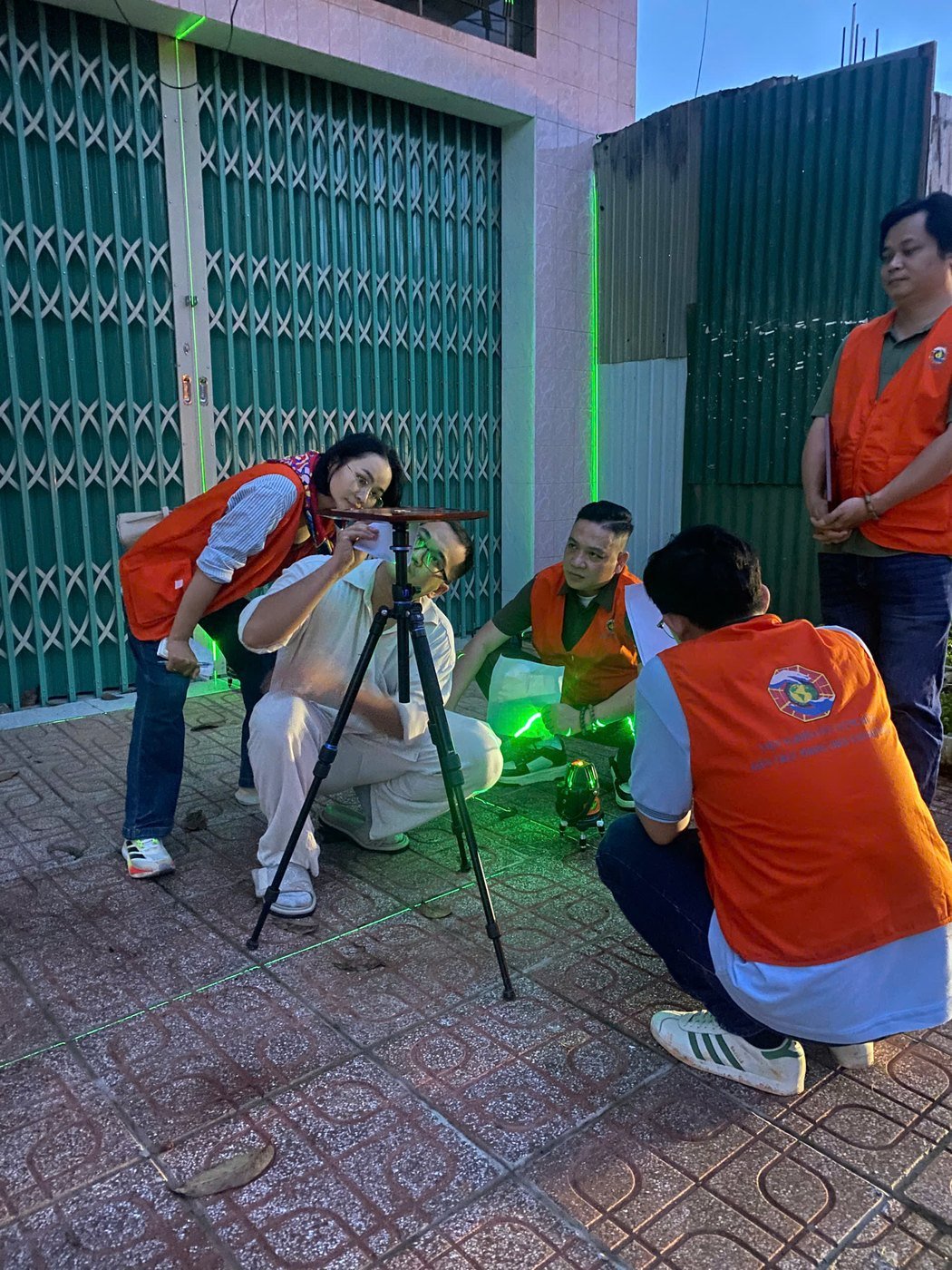 Kiểm Toán Tuyến Độ La Kinh & Trục Tọa Hướng Giữa Hiện Trường Thi Công
