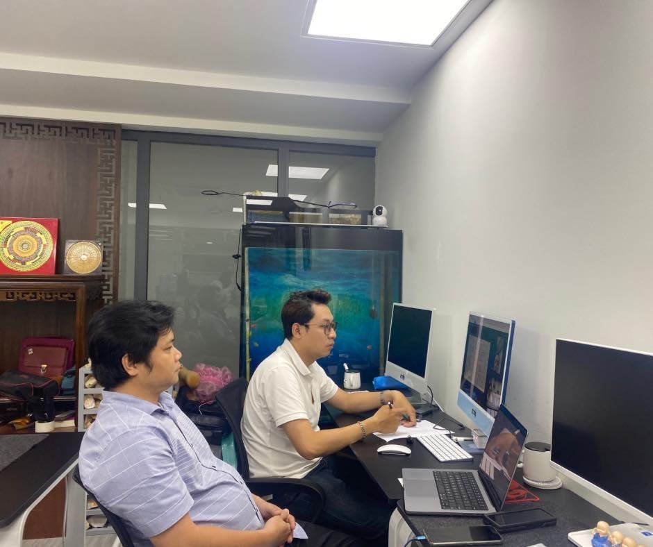 Thầy Ưng Khiêm Trực Tiếp Thiết Lập Hồ Sơ & Tư Vấn Cho Gia Chủ Tại Văn Phòng