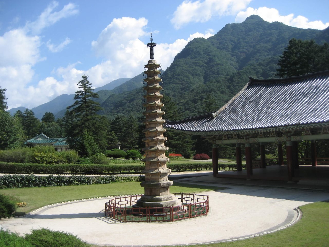 Chùa Phổ Hiền núi Diệu Hương