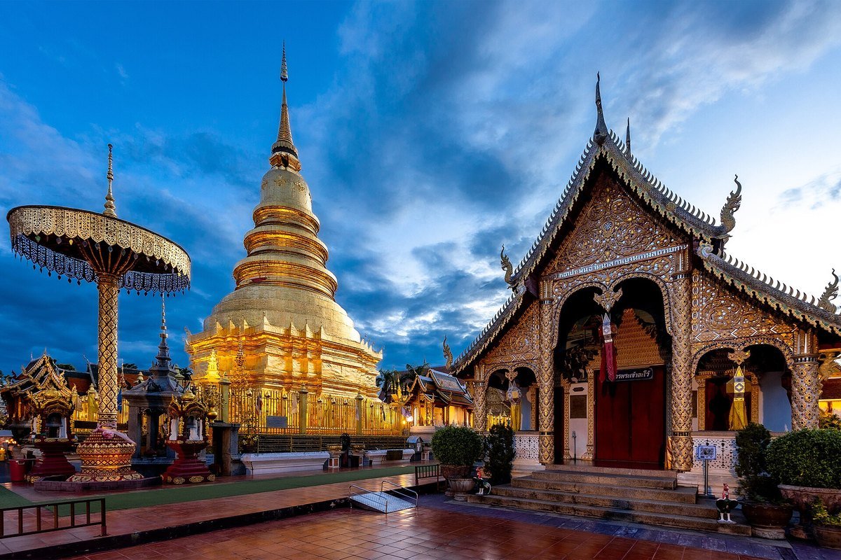 Chùa Wat Phra That Hariphunchai, Lamphun