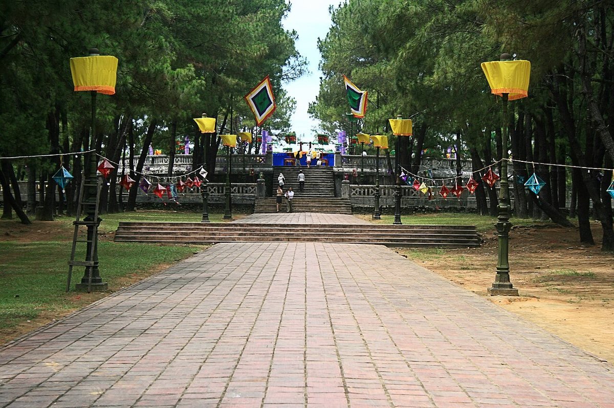 Nam Giao Esplanade, Hue