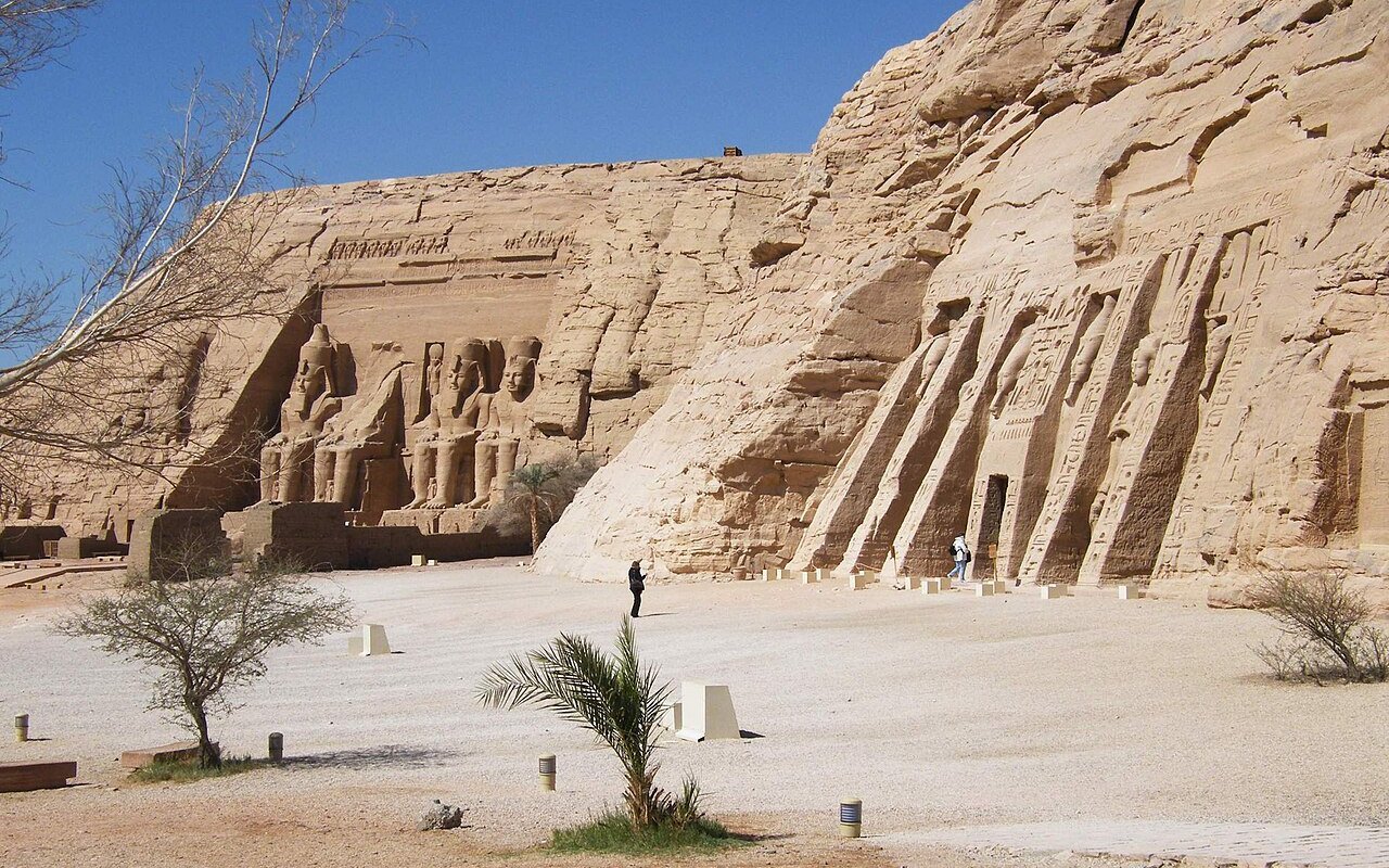 Đền đá Abu Simbel, Aswan