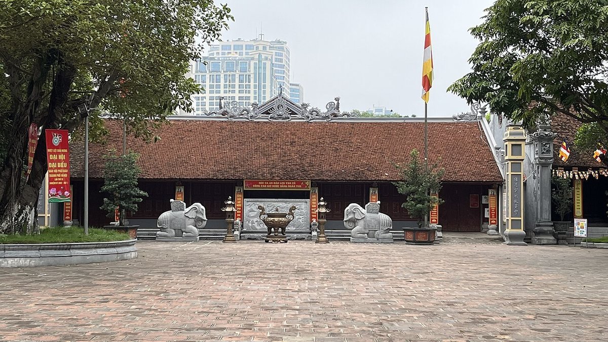 Hai Ba Trung Temple at Dong Nhan