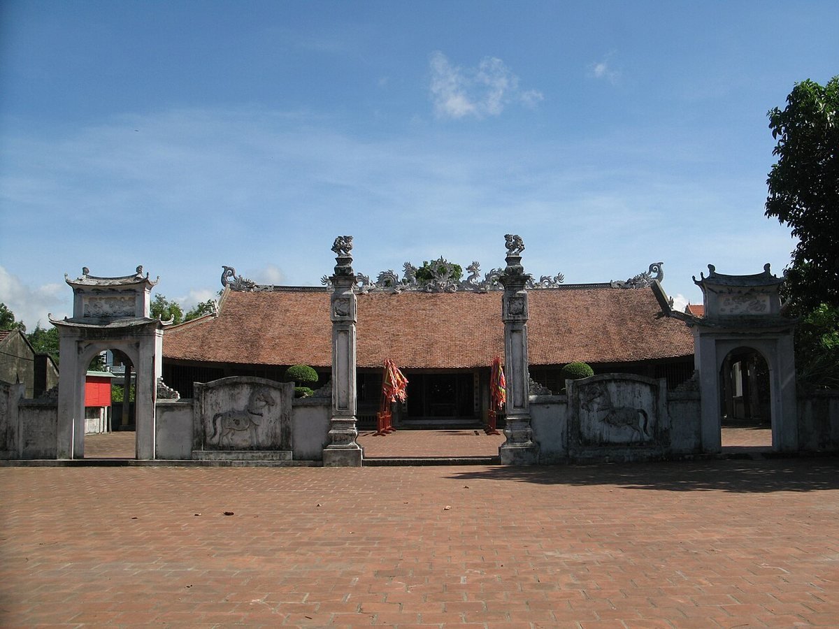 Tra Co Communal House