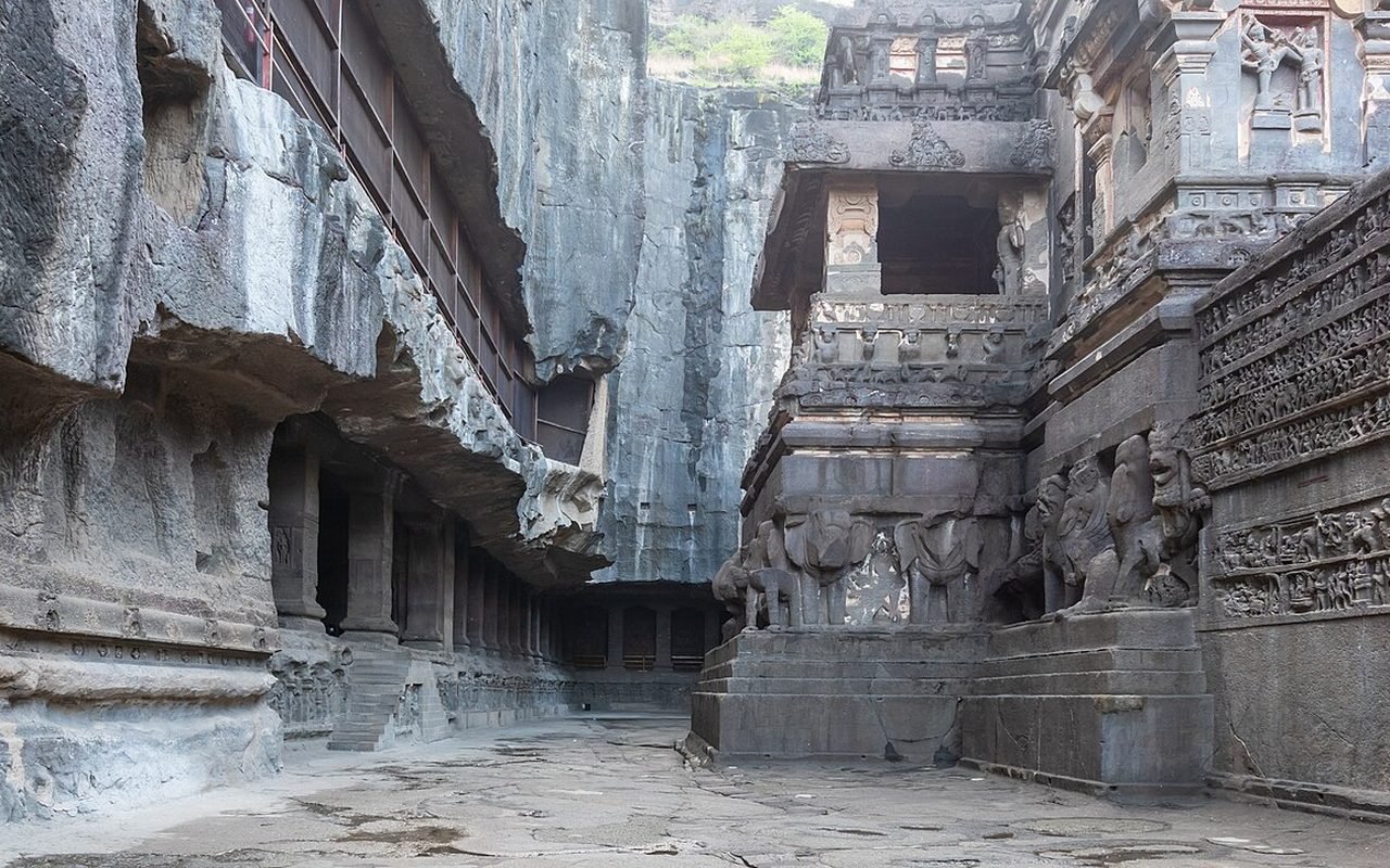 Hang động Ellora và Đền đá nguyên khối Kailasa