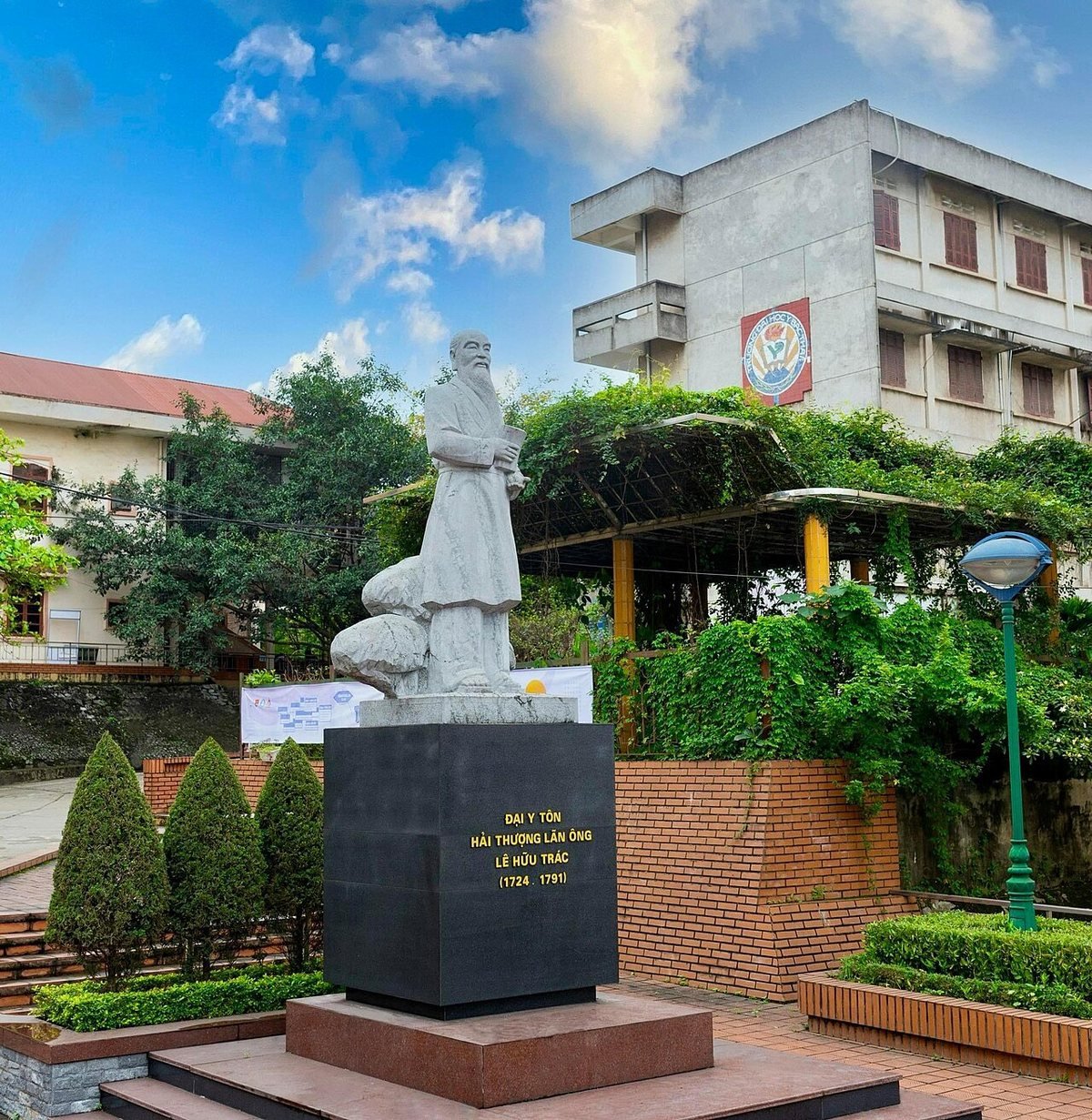 Tomb and Memorial Site of Le Huu Trac