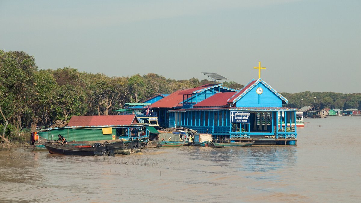 Nhà thờ nổi Chơng Kneas trên Biển Hồ Tonle Sap, Siem Reap