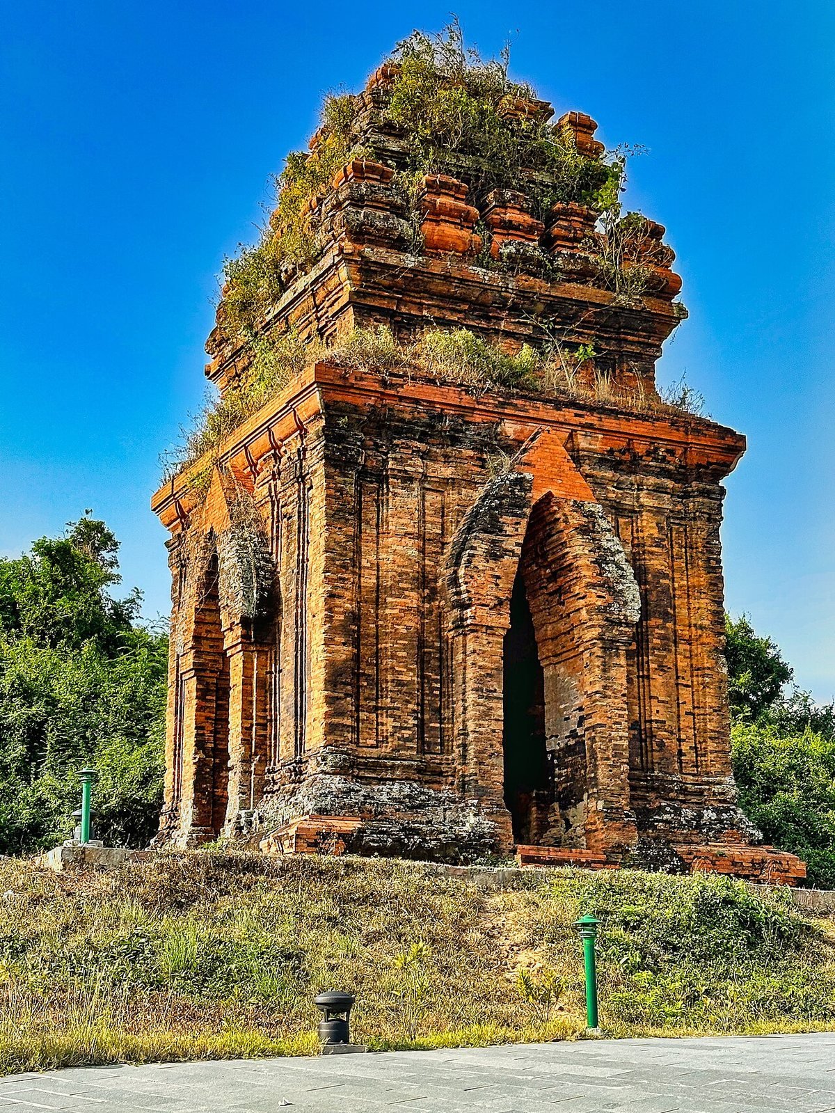 Banh It Cham Towers