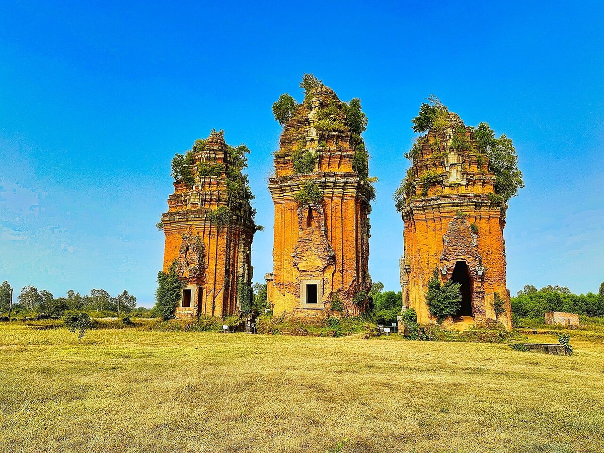 Duong Long Cham Towers