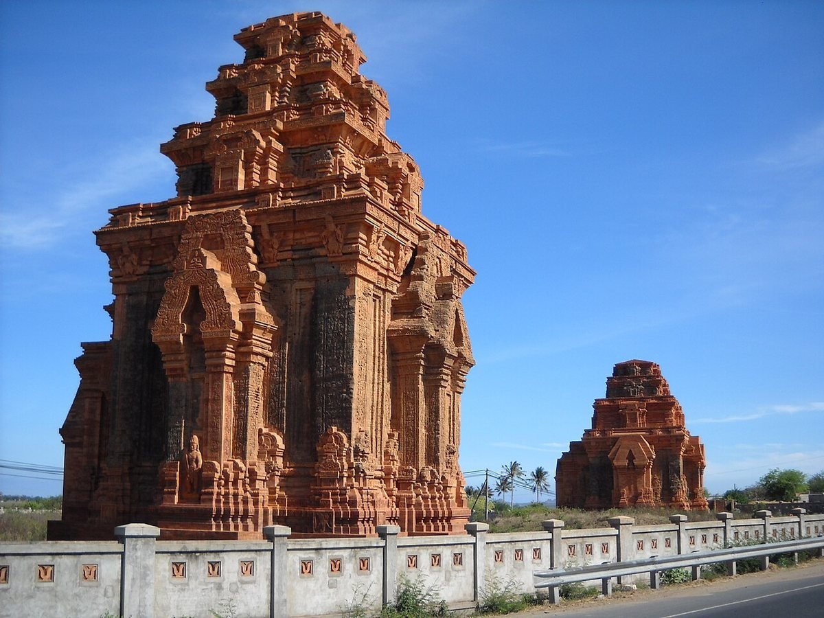 Hoa Lai Cham Towers