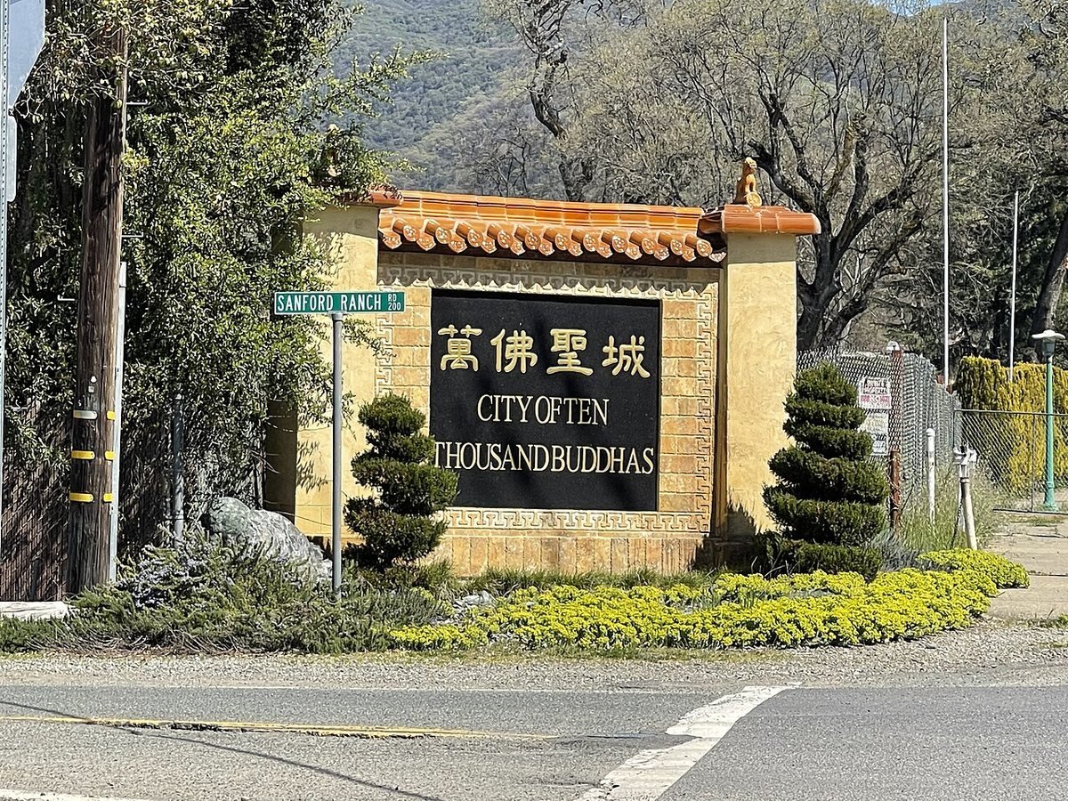 Vạn Phật Thánh Thành (City of Ten Thousand Buddhas)