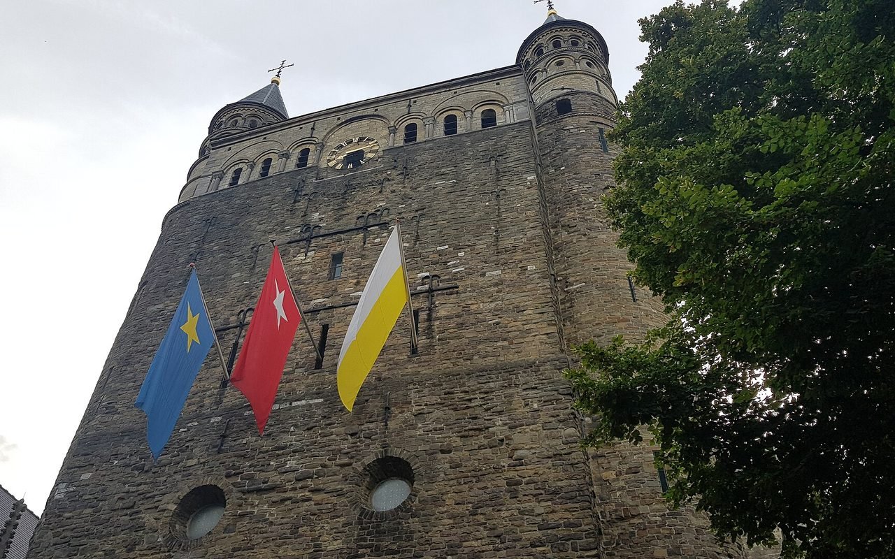 Vương cung thánh đường Đức Bà Sao Biển tại Maastricht (Onze-Lieve-Vrouwebasiliek)
