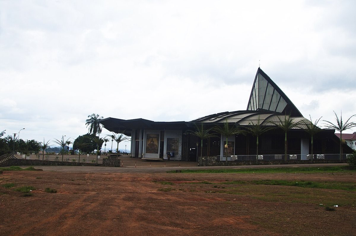 Basilique Marie-Reine-des-Apôtres, Yaoundé