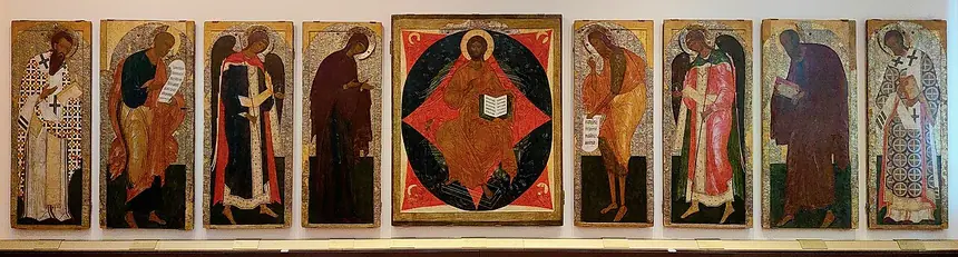 Một tầng Deesis nguyên vẹn, thập niên 1560, từ nhà thờ Giáng Sinh Đức Mẹ ở tu viện Thánh Antôn, Novgorod. Đấng Cứu Thế ngự giữa, hai bên lần lượt là Đức Mẹ và Thánh Gioan Tiền Hô, hai tổng lãnh thiên thần, các tông đồ và giáo phụ. Bảo tàng Novgorod.