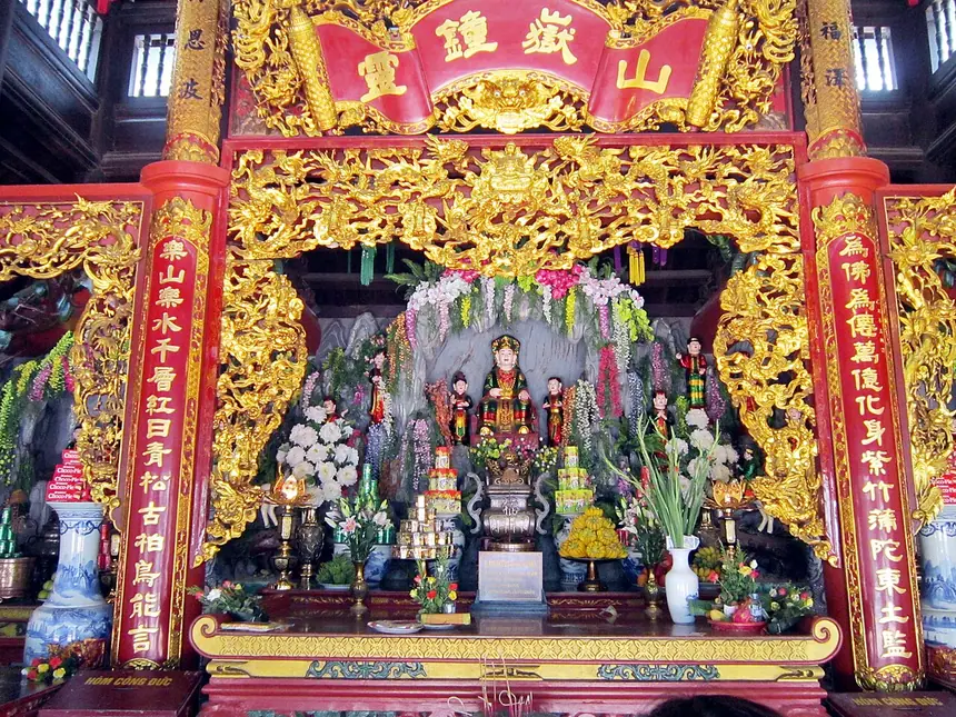 Động Sơn Trang trong Phủ Tây Hồ, Hà Nội, ảnh chụp năm 2013.