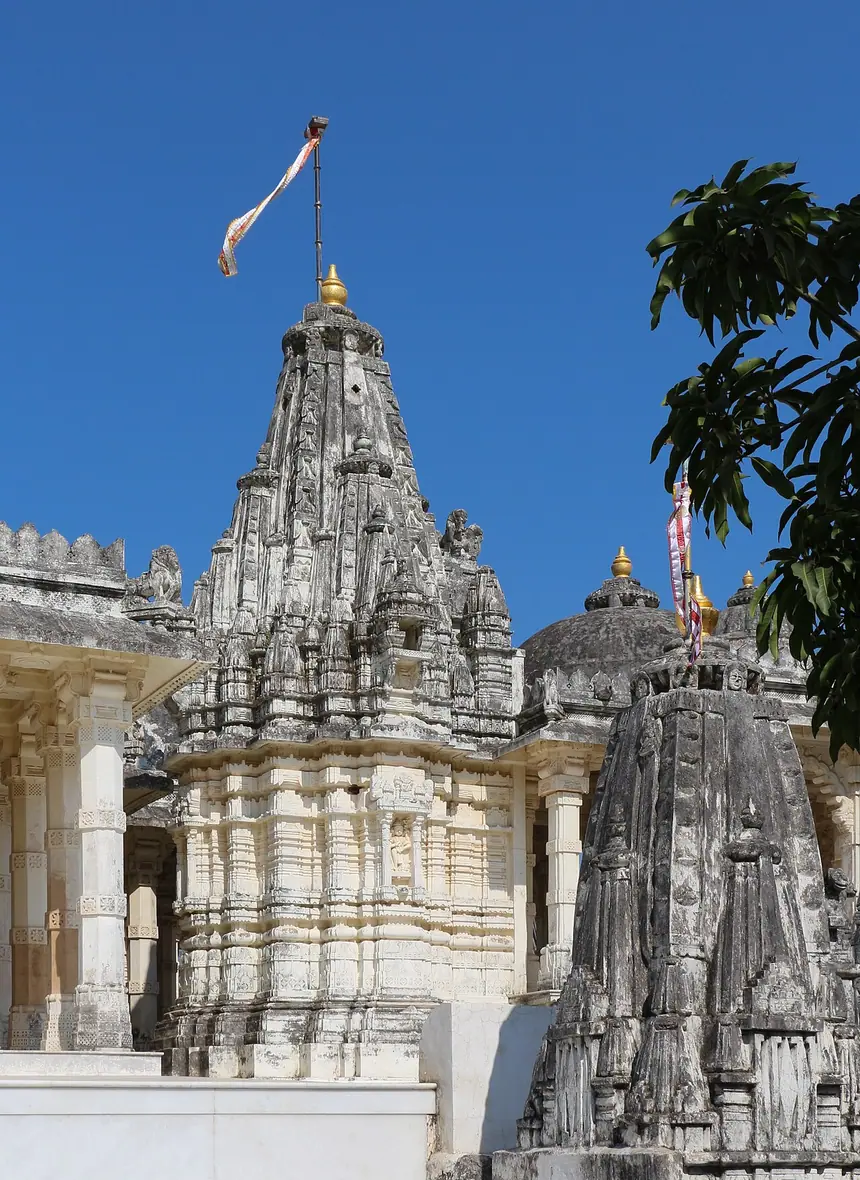 Một ngọn tháp đền trong quần thể đền trên núi Shatrunjaya, Palitana, Gujarat.