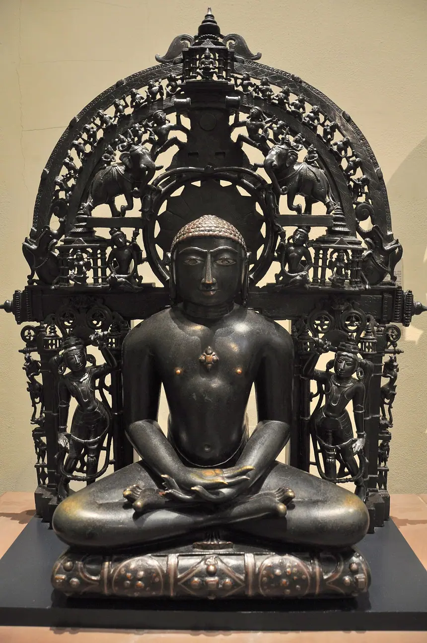 Shantinatha, vị Tirthankara thứ mười sáu, tượng đồng, có lẽ từ Rajasthan, năm 1168. Bảo tàng Victoria và Albert, London.