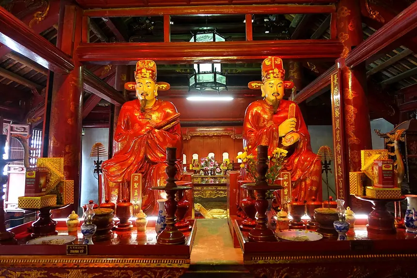 Tượng Mạnh Tử và Tăng Tử, hai trong bốn vị Tứ Phối, điện Đại Thành, Văn Miếu Quốc Tử Giám, Hà Nội. Tên hai vị ghi theo trang ảnh gốc.