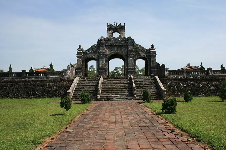 Đại Thành môn của Văn Miếu Huế (Văn Thánh), dựng năm 1808 bên bờ sông Hương. Ảnh chụp năm 2008.