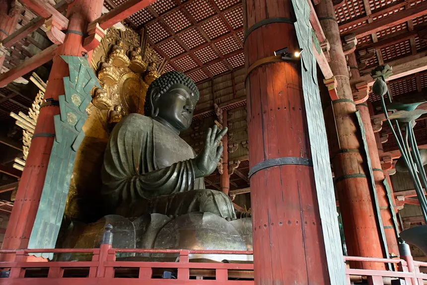 Đại Phật chùa Tōdai-ji (Tỳ Lô Giá Na), Nara, Nhật Bản, khai nhãn năm 752, phần lớn tượng hiện nay là đúc lại về sau.