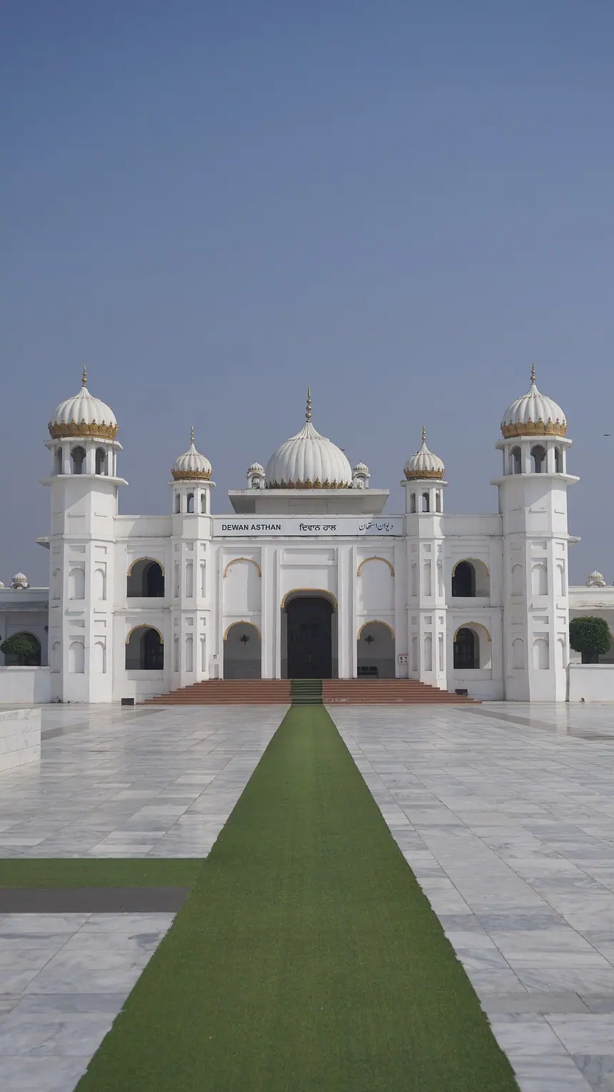 Gurdwara Darbar Sahib ở Kartarpur, Pakistan, nơi Guru Nanak sống những năm cuối đời. Ảnh chụp năm 2024.