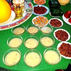 Crimson gac sticky rice & lotus-seed sweet soup (or boiled rooster tray)